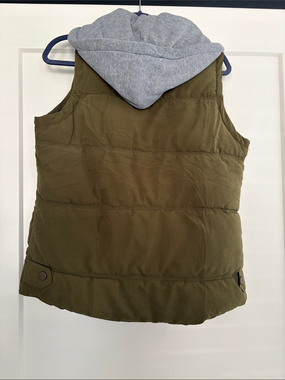 Women’s Olive Hooded Puffer Vest. Size M - Picture 2 of 4